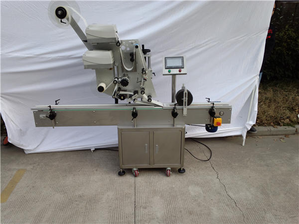 Automatische Aufkleber-Flugzeug-Etikettiermaschine für flache Flasche 