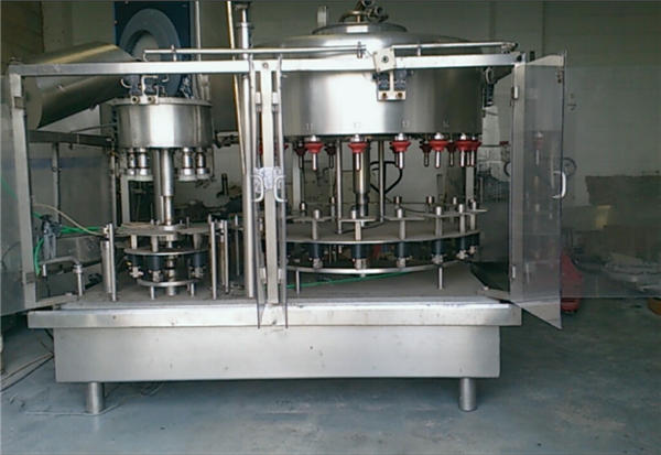 10-Kopf-Unterdruck-Parfümflaschen-Füllmaschine